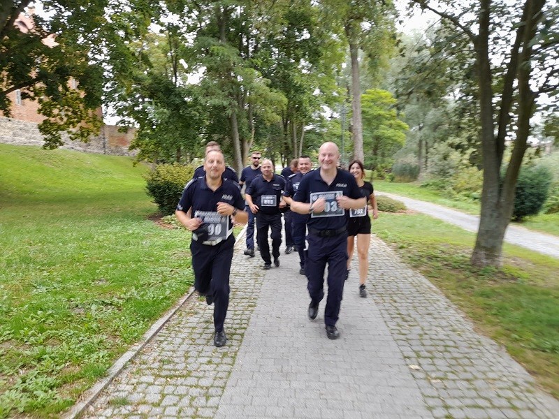 Sztum. Pobiegli na rzecz Fundacji Pomocy Wdowom i Sierotom po Poległych Policjantach.