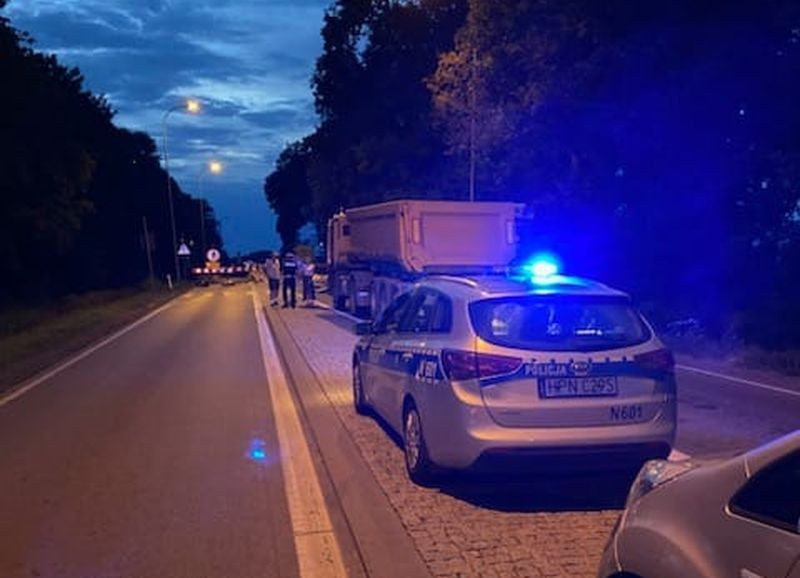DK22. Kobieta i dziecko w szpitalu po zderzeniu osobówki z ciężarówką.