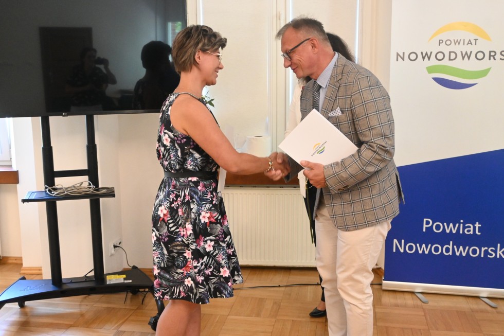 Nowy Dwór Gdański. Nauczyciele odebrali akty nadania stopnia awansu zawodowego.