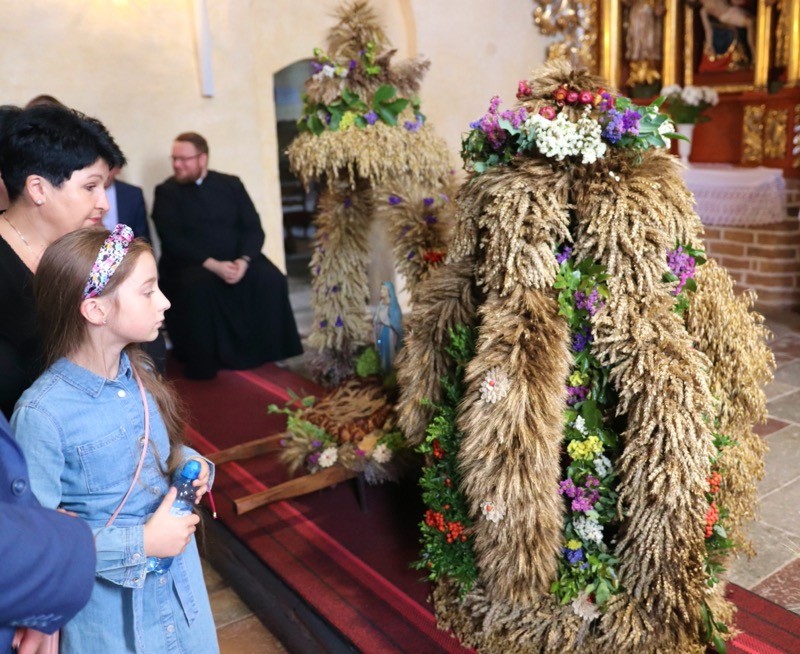 Gmina Miłoradz. Święto plonów - rozstrzygnięcie konkursu na wieniec i chleb dożynkowy.