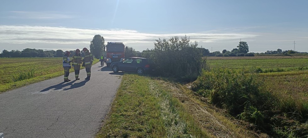 Rybina. Kolizja drogowa z udziałem autobusu i dwóch osobówek.