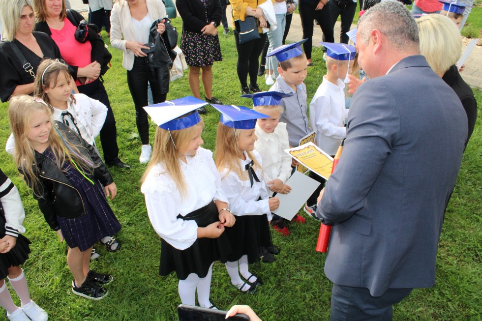 Miłoradz. Rozpoczęcie roku szkolnego i uroczyste ślubowanie pierwszoklasistów.