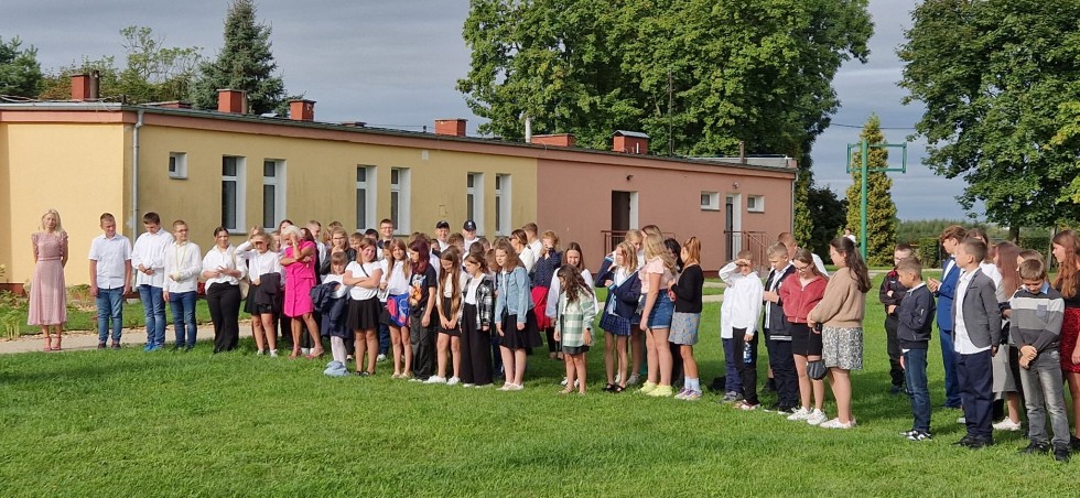 Miłoradz. Rozpoczęcie roku szkolnego i uroczyste ślubowanie pierwszoklasistów.