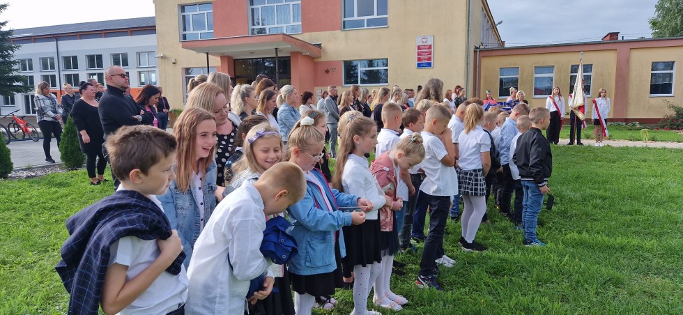 Miłoradz. Rozpoczęcie roku szkolnego i uroczyste ślubowanie pierwszoklasistów.