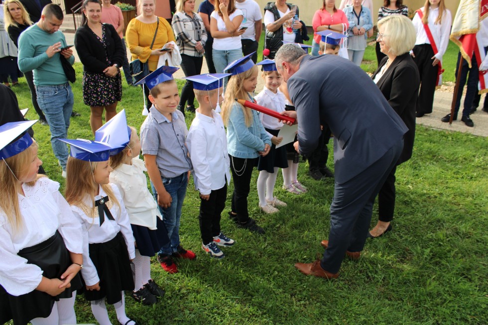 Miłoradz. Rozpoczęcie roku szkolnego i uroczyste ślubowanie pierwszoklasistów.