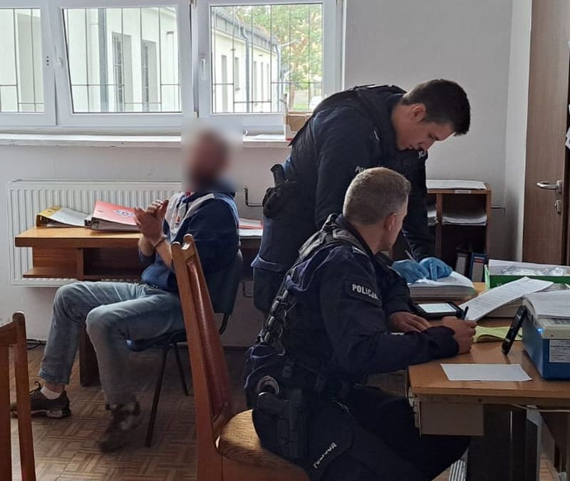 Malbork. Policyjny pościg ulicami miasta za nietrzeźwym kierowcą.