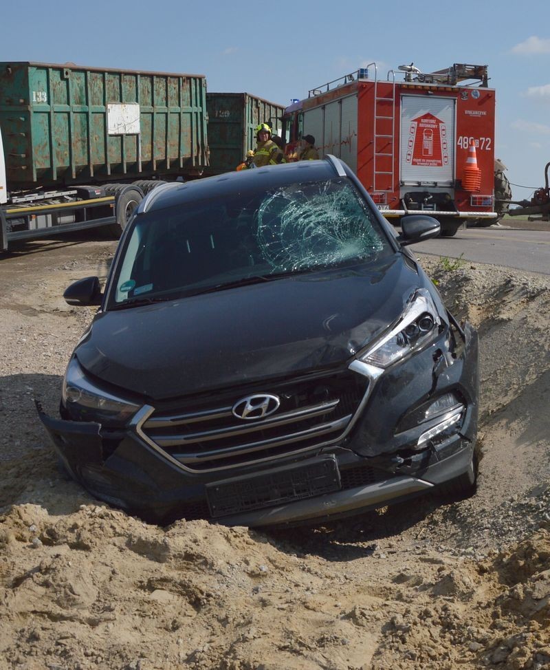 DK22. Zderzenie osobówki z motorowerem w Kończewicach – jedna osoba w szpitalu.