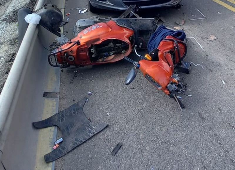 DK22. Zderzenie osobówki z motorowerem w Kończewicach – jedna osoba w szpitalu.