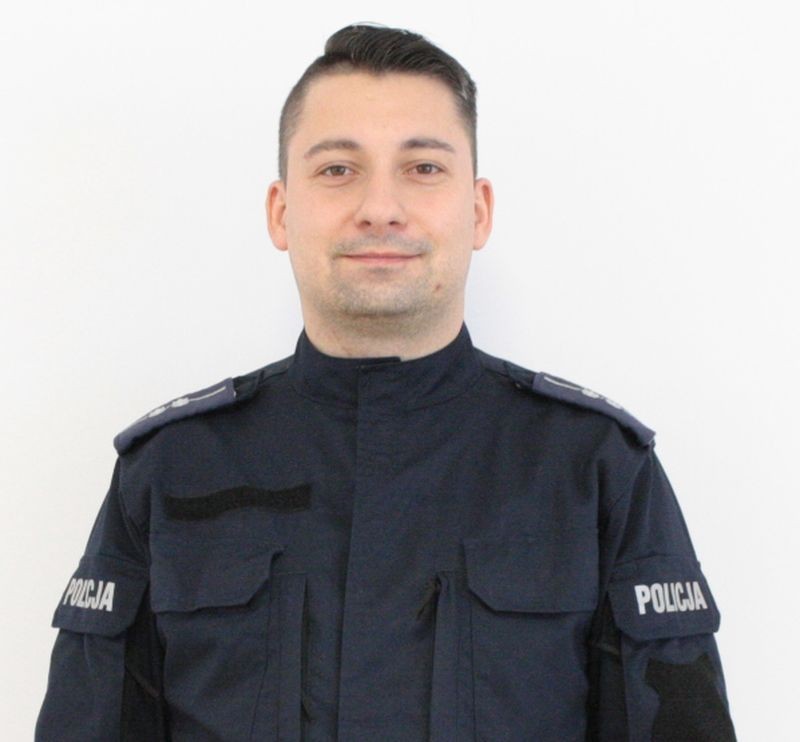 Malborski policjant pomógł zagubionemu dziecku na plaży w Sopocie.