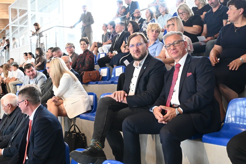 Powiat nowodworski. Uroczyste otwarcie hali sportowej w Drewnicy.