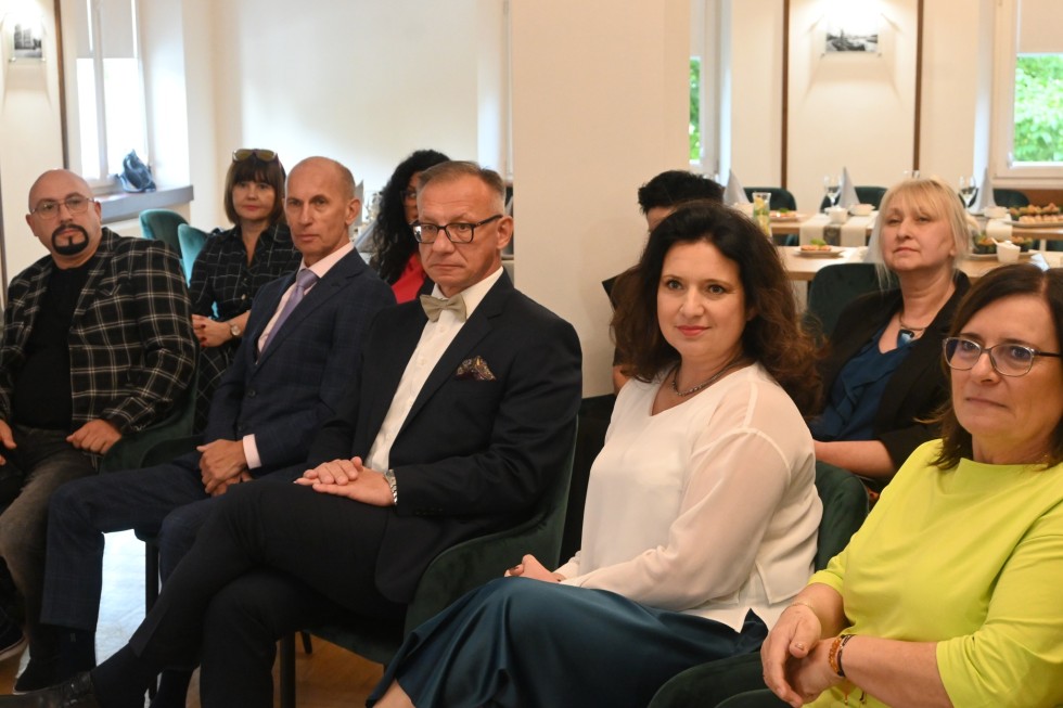 Nowy Dwór Gdański. Nagrody Starosty dla pracowników oświaty z okazji Dnia Edukacji Narodowej.