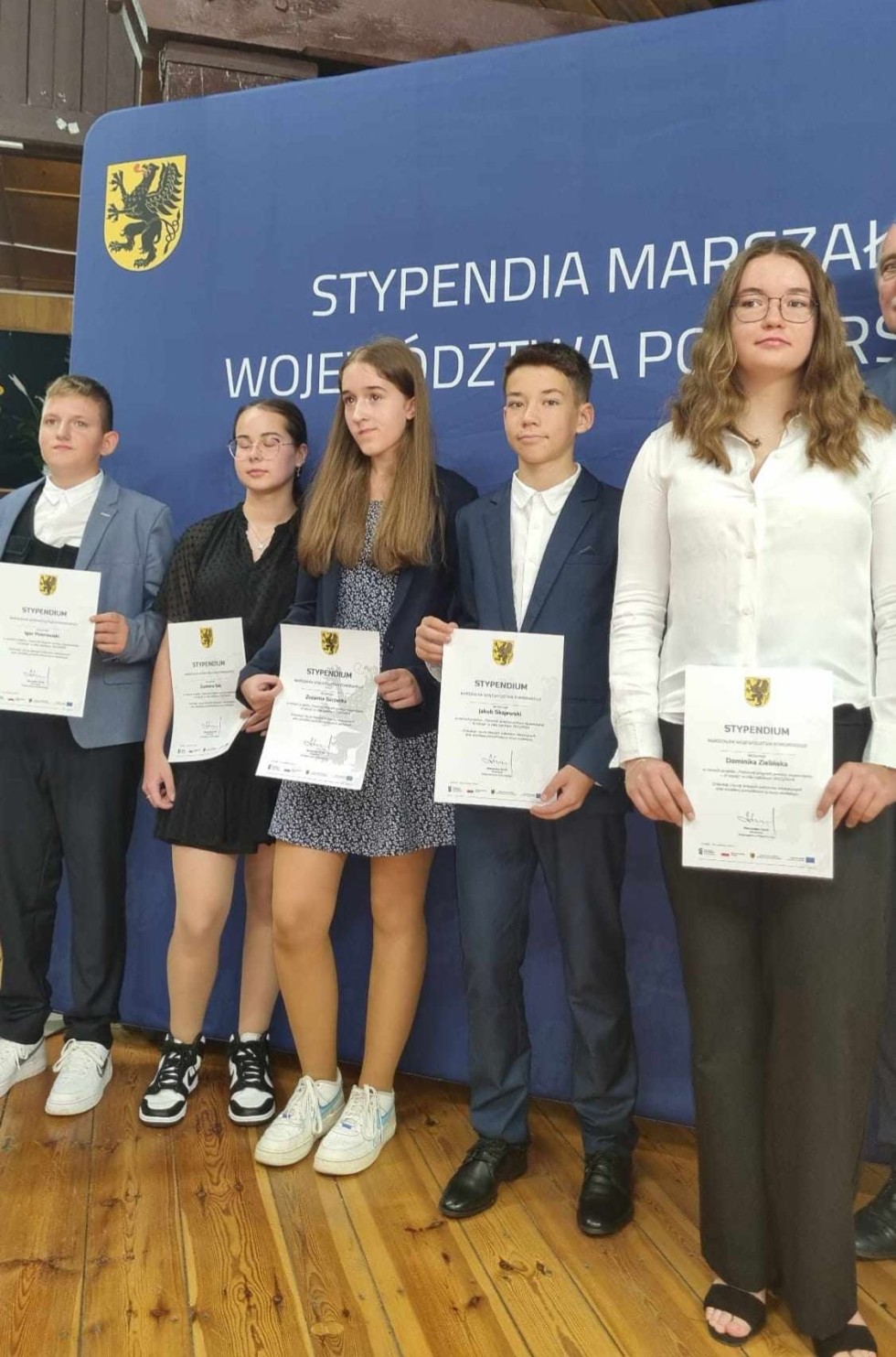 Nowy Dwór Gdański. Zdolni z Pomorza – wręczono Stypendia Marszałka Województwa Pomorskiego dla najlepszych uczniów.