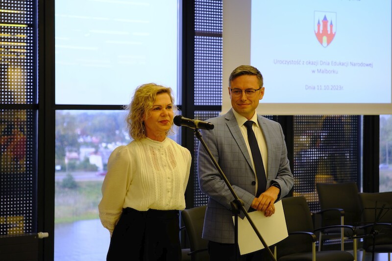 Malbork. Nagrody Burmistrza dla nauczycieli z okazji Dnia Edukacji Narodowej.