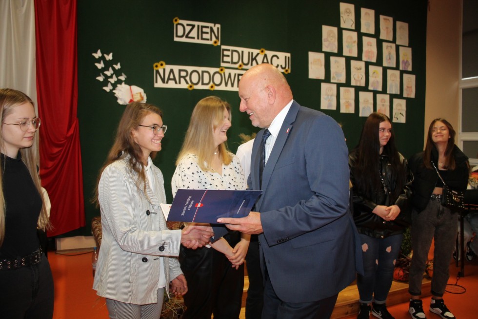 Powiat sztumski. Dzień Edukacji Narodowej i stypendia Starosty.