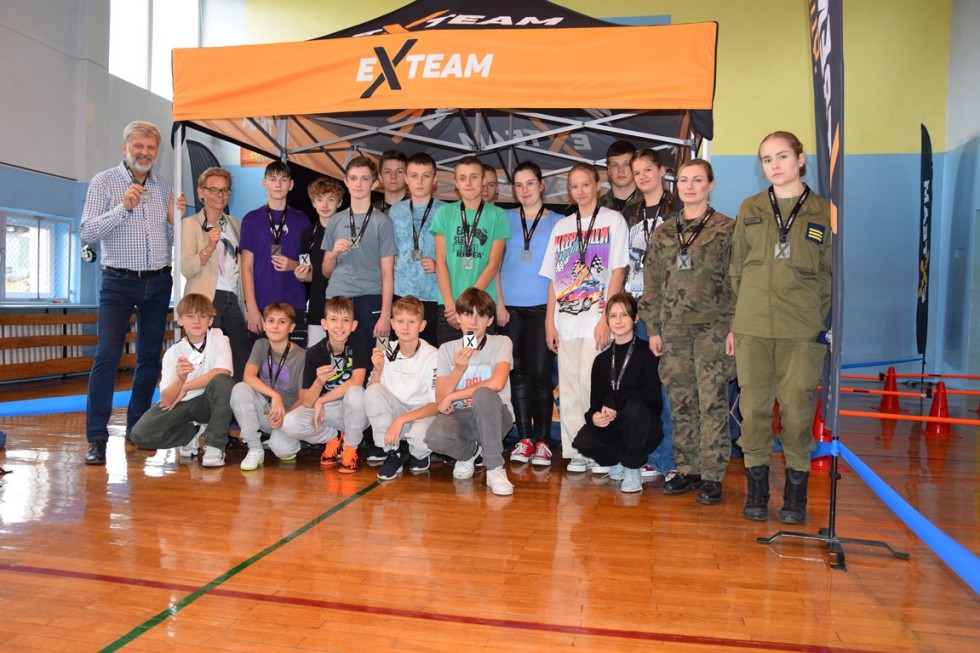 Gmina Miłoradz. Zawody Extreme Laser Run dla uczniów podstawówki.