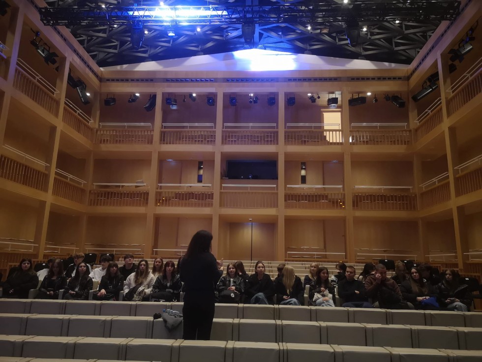 Malbork. Uczniowie II LO z wizytą w Teatrze Szekspirowskim.