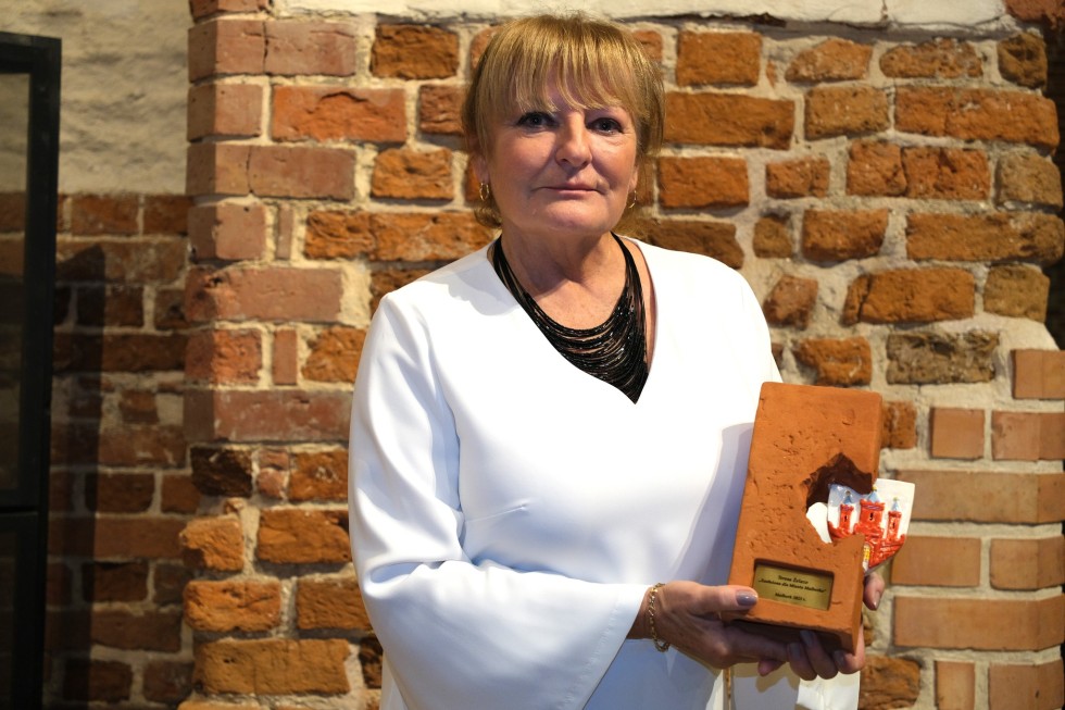 Teresa Żelazo nagrodzona statuetką Zasłużony dla Miasta Malborka.