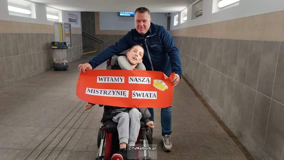 Malbork. Powitanie Karoliny Hajdukiewicz – Mistrzyni Świata we fryzjerstwie damskim.