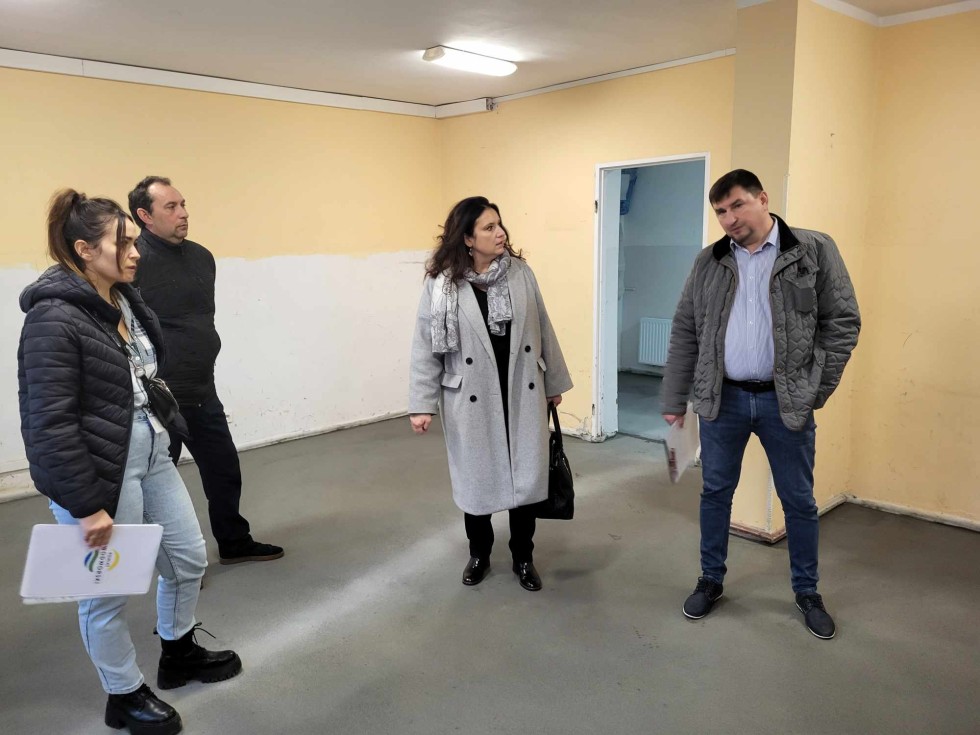Nowy Dwór Gdański. Trwa remont Powiatowego Urzędu Pracy – komisja sprawdziła postęp prac.