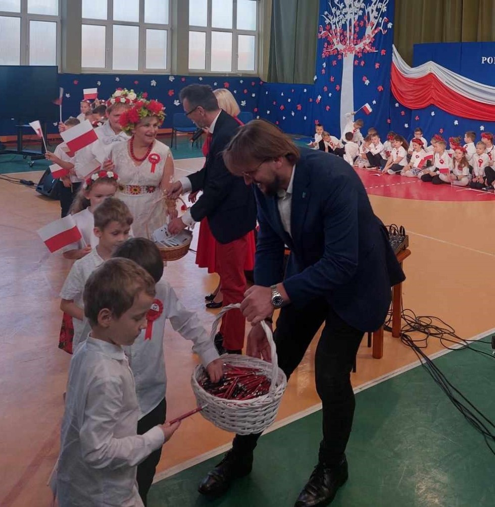 Sztutowo. Polska to mój dom – uroczysty apel w Szkole Podstawowej.