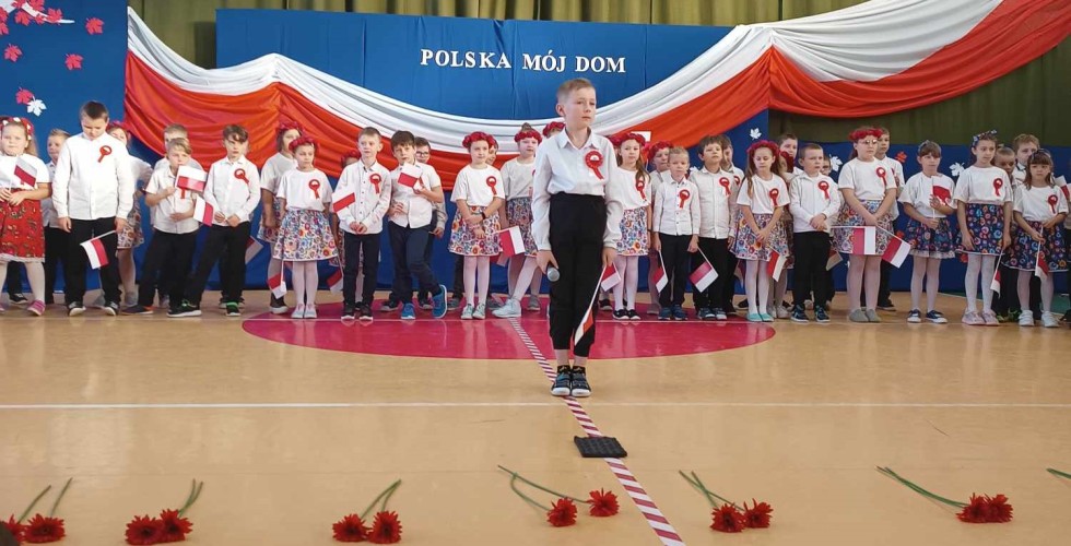 Sztutowo. Polska to mój dom – uroczysty apel w Szkole Podstawowej.