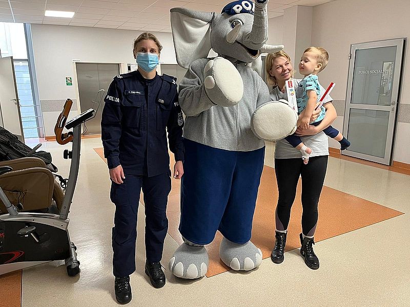 Malborscy policjanci z odwiedzinami w Klinice Pediatrii w Gdańsku.