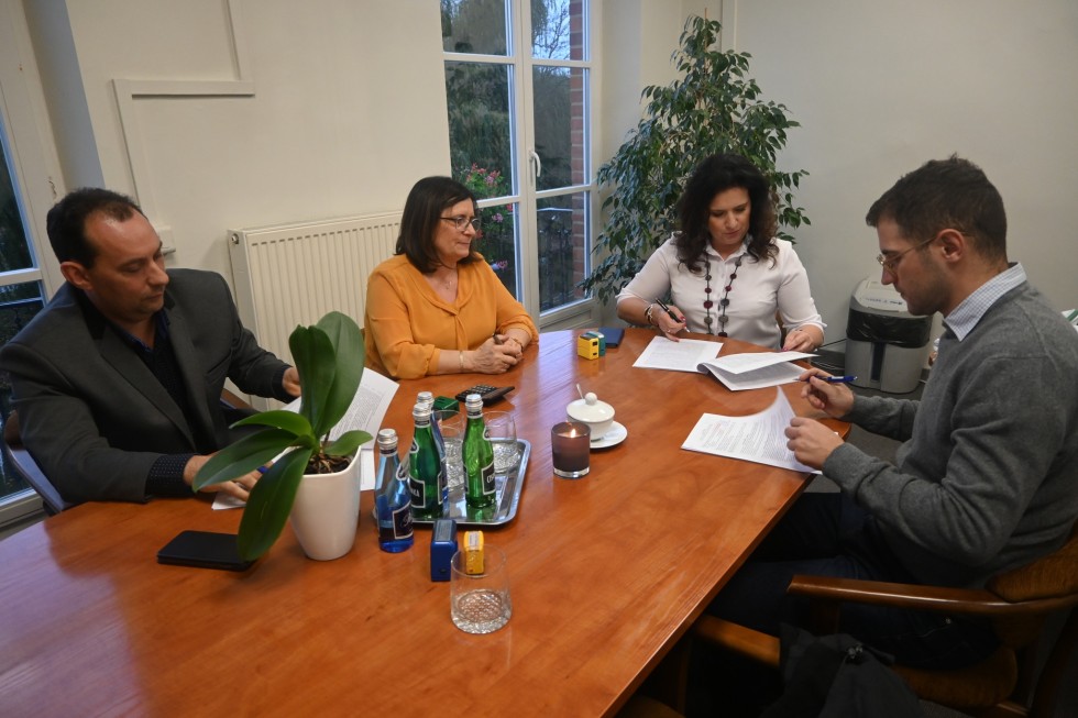 Powiat nowodworski. Wkrótce przebudowa drogi powiatowej w Wiśniówce – podpisano stosowną umowę.