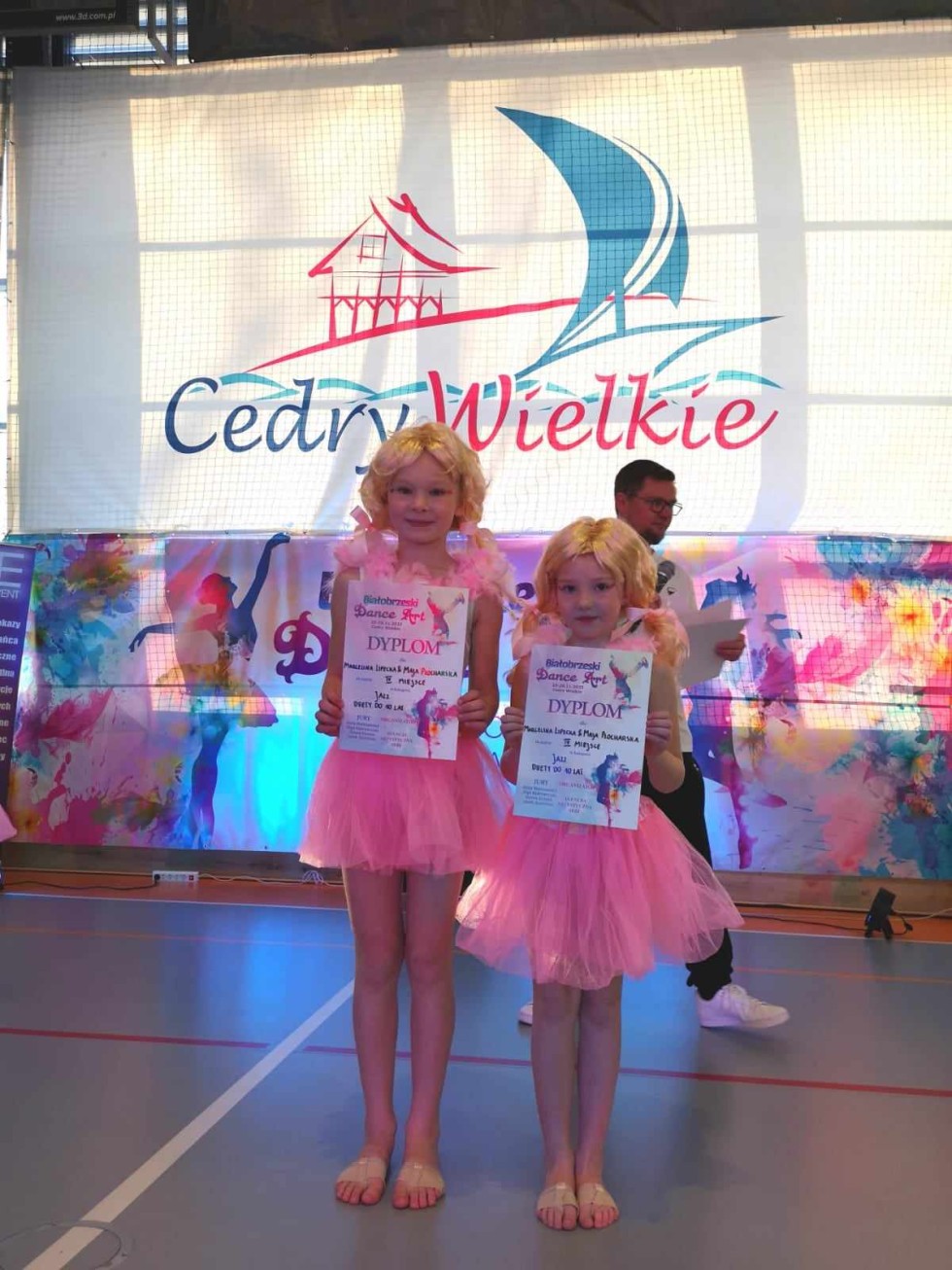 Ogromny sukces zespołu Bursztynki na Ogólnopolskim Festiwalu Tańca w Cedrach Wielkich.
