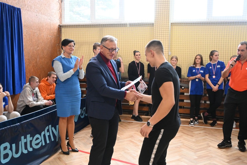 Uczniowie z Kwidzyna najlepsi w Półfinale Wojewódzkim w drużynowym tenisie stołowym.