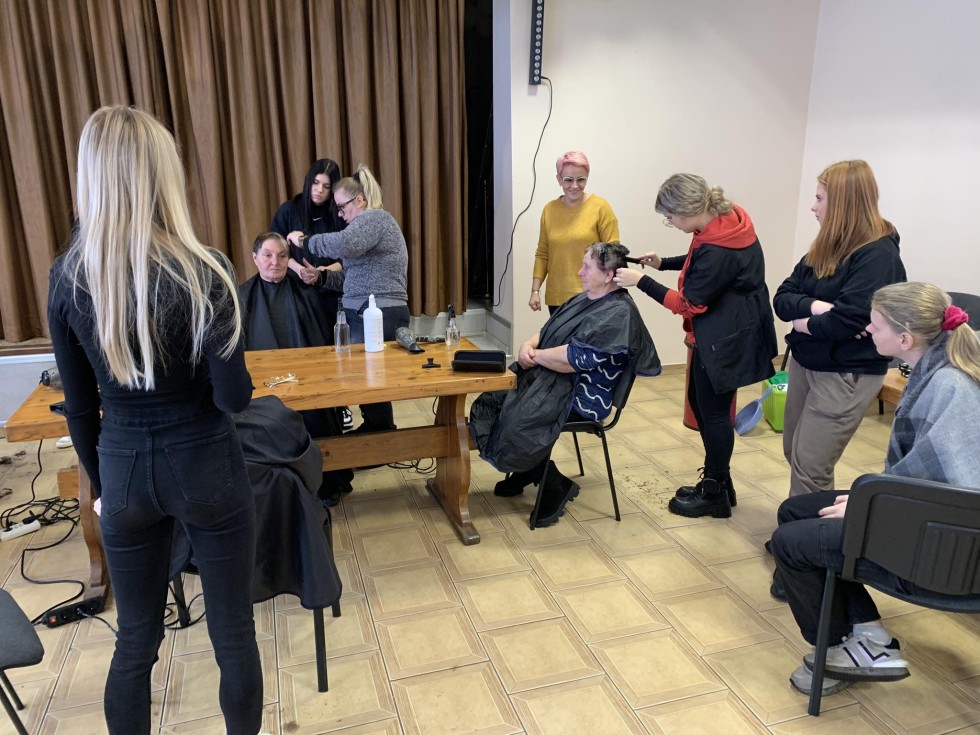 Gmina Malbork. Bezpłatnie strzyżenie seniorów – w poniedziałek w Szawałdzie.