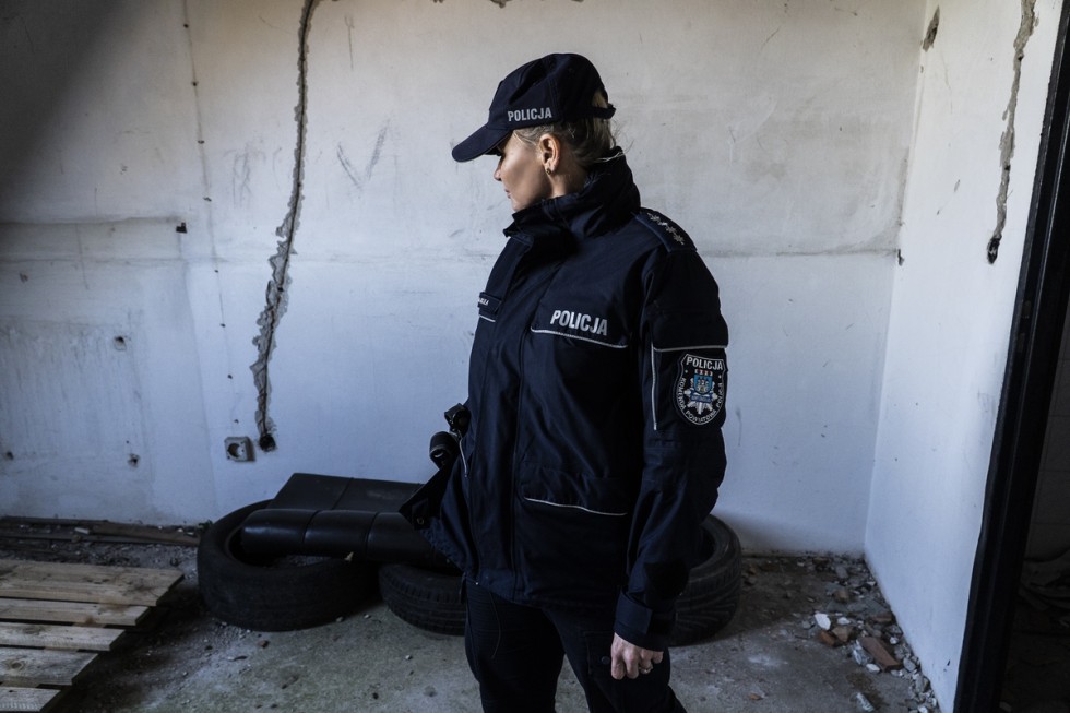 Nowy Dwór Gdański. Policjanci kontrolują pustostany i miejsca gromadzenia się bezdomnych.