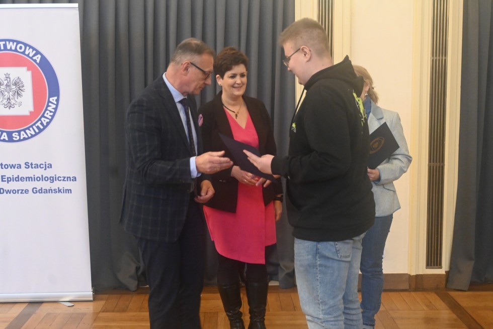 Nowy Dwór Gdański.  Powiatowy etap konkursu HIV/AIDS - wiem więcej.