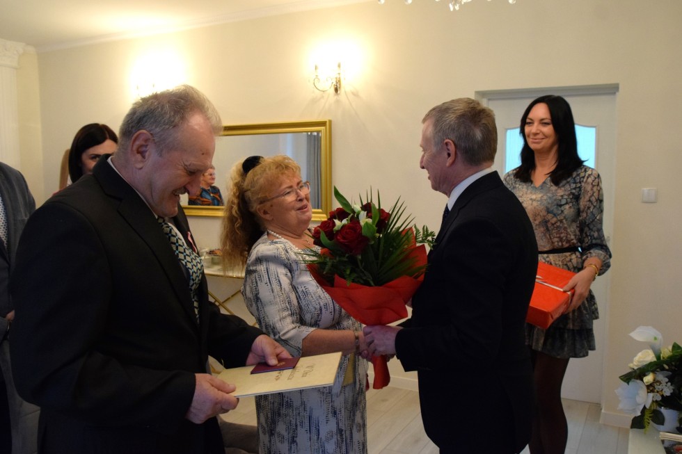 Nowy Dwór Gdański. Państwo Jolanta i Adam Żwirek świętują Złote Gody.