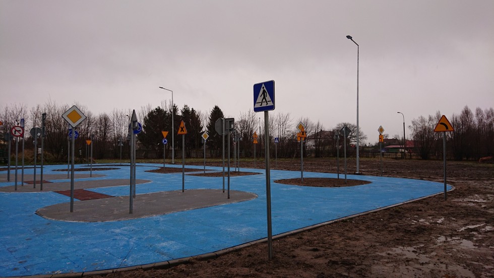 Gmina Sztutowo. Przy Szkole Podstawowej powstało miasteczko ruchu drogowego.