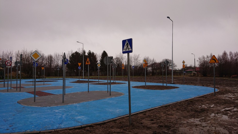 Gmina Sztutowo. Przy Szkole Podstawowej powstało miasteczko ruchu drogowego.