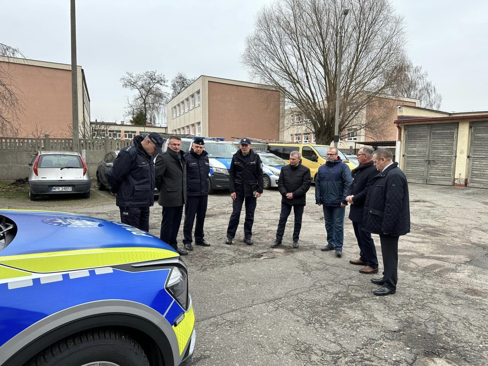 Nowy radiowóz zasilił flotę policjantów z Krynicy Morskiej.