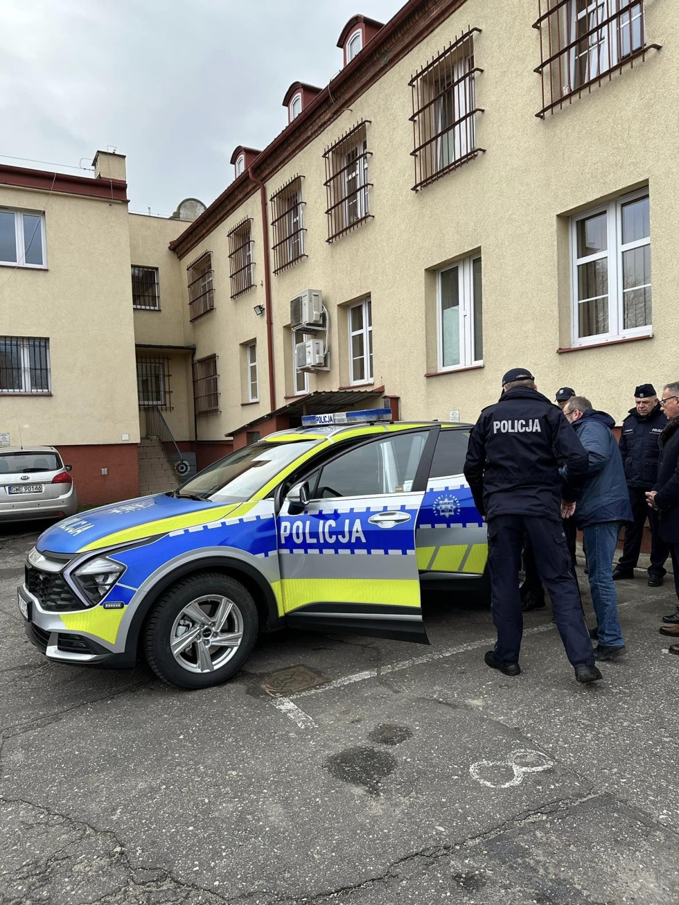 Nowy radiowóz zasilił flotę policjantów z Krynicy Morskiej.