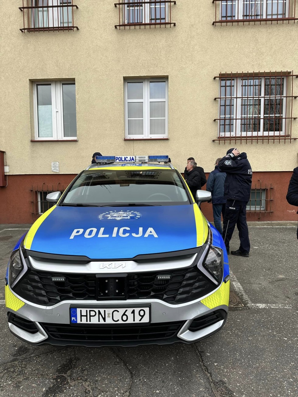 Nowy radiowóz zasilił flotę policjantów z Krynicy Morskiej.