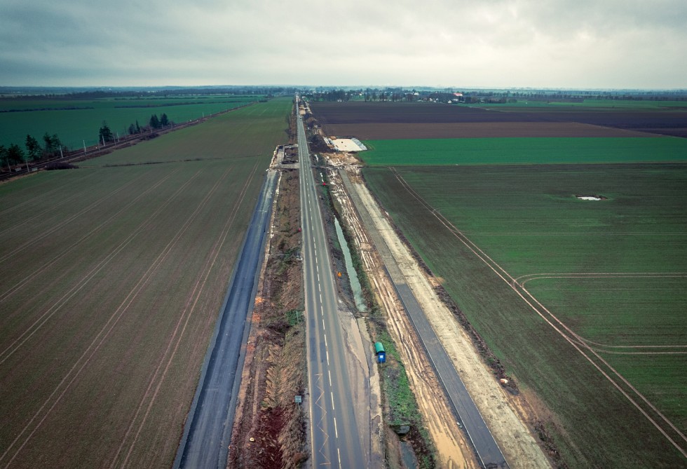 Intensywne prace przy rozbudowie DK22. Spółki z Grupy NDI przebudowują ponad 10-kilometrowy odcinek od Królewa Malborskiego do granicy województw pomorskiego i warmińsko-mazurskiego. Zobacz wideo i zdjęcia grudzień 2023.