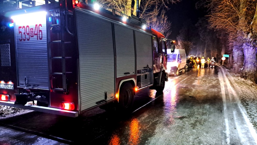 Powiat sztumski. Kolizja trzech aut w Kościelcu – policjanci apelują o rozwagę i ostrożność.