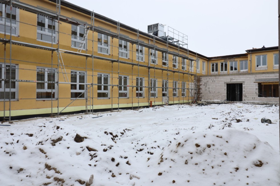 Nowy Staw. Największa inwestycja sportowo-edukacyjna prawie na półmetku.