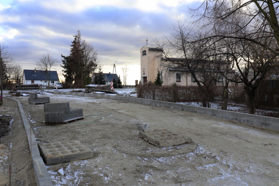 Gmina Nowy Staw. Trwa przebudowa infrastruktury drogowej na osiedlu w Lipince.