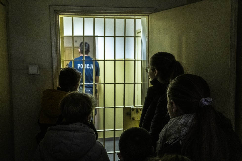 Nowy Dwór Gdański. Młodzieżowa Drużyna Pożarnicza z wizytą u policjantów.