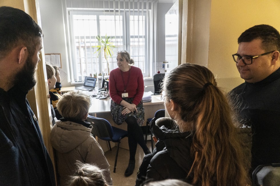 Nowy Dwór Gdański. Młodzieżowa Drużyna Pożarnicza z wizytą u policjantów.