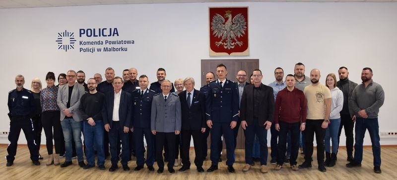 Malbork. Pożegnanie z policyjnym mundurem – asp. szt. Wojciech Tołkacz przeszedł na emeryturę.