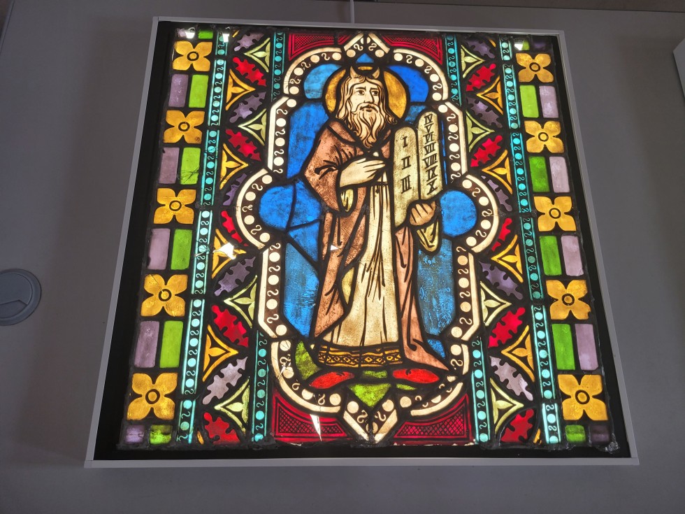 Malbork. Kolejna kwatera witrażowa powróciła do Kościoła NMP na Zamku Wysokim.