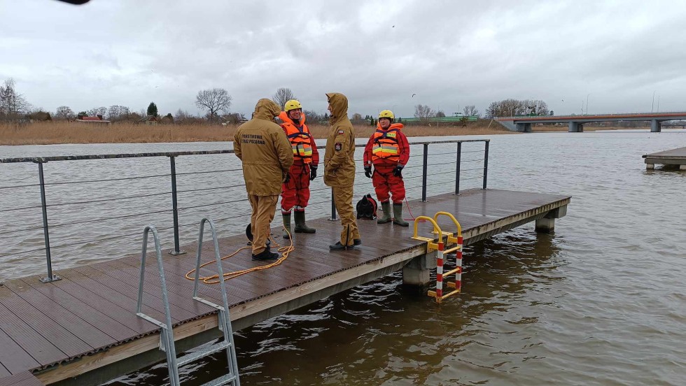 Malbork. Strażacy ćwiczyli na rzece Nogat. Wideo i zdjęcia