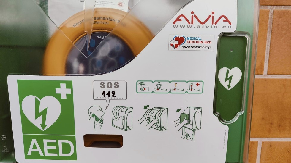 Na budynku OSP Jantar zainstalowano automatyczny defibrylator AED.