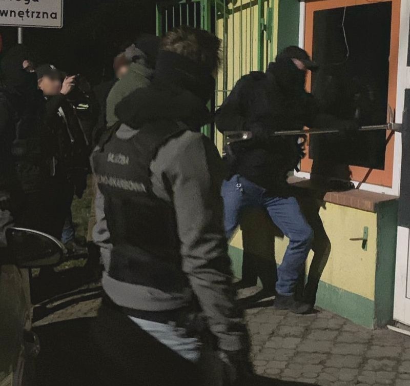Malbork. W nielegalnym salonie gier ukryto ponad 1 kg amfetaminy – znalazł je czworonożny funkcjonariusz KAS.