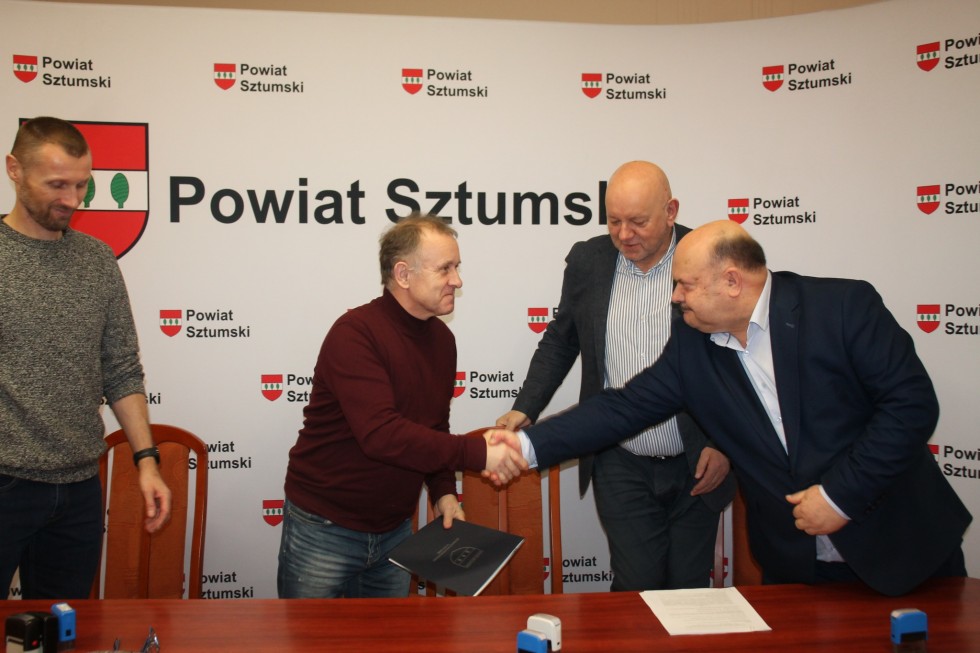 Sztum. Powiatowy Szkolny Związek Sportowy zorganizuje 58. wydarzeń – podpisano stosowną umowę.